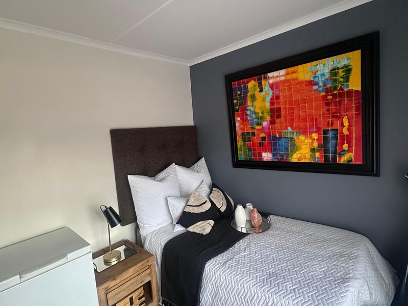 Upmarket 3-Bed, 2-Bath Townhouse with Free WiFi & Gym! - Photo 8