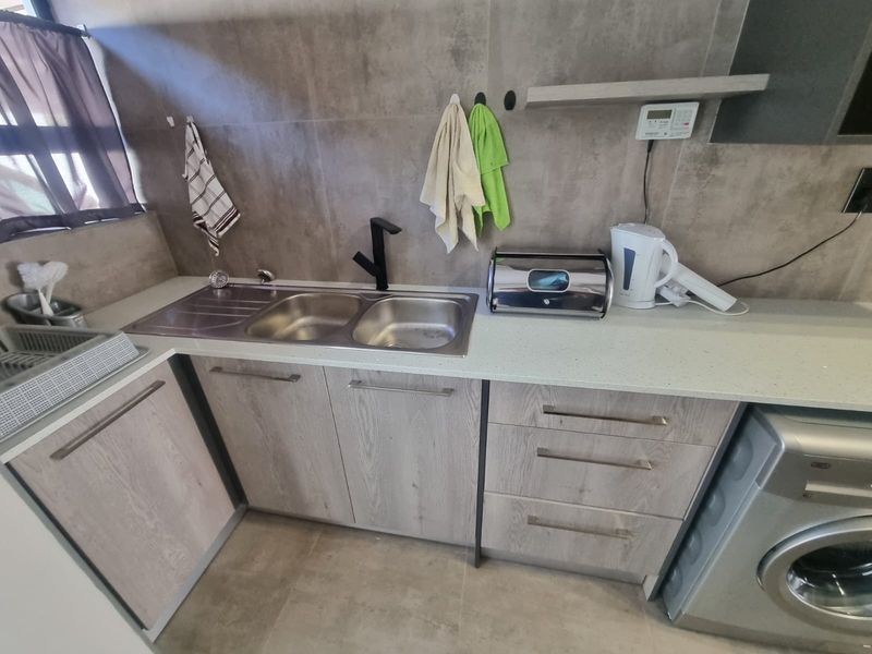 Ultra-modern, pet-friendly, ground floor apartment in Rynfield - Photo 3