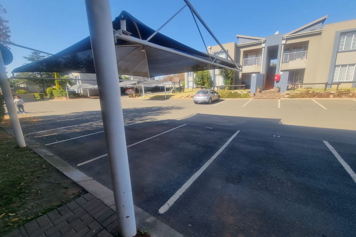 Ultra-modern, pet-friendly, ground floor apartment in Rynfield - Photo 2