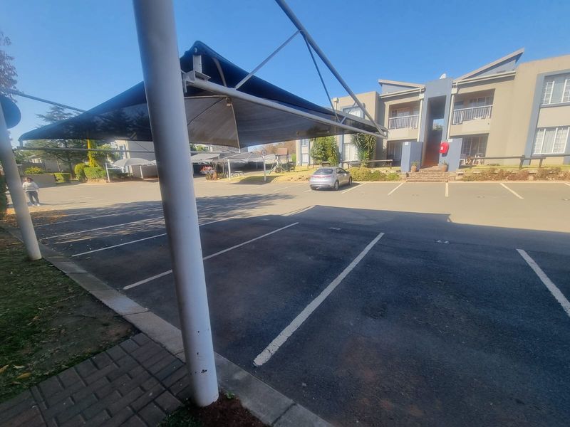 Ultra-modern, pet-friendly, ground floor apartment in Rynfield - Photo 2