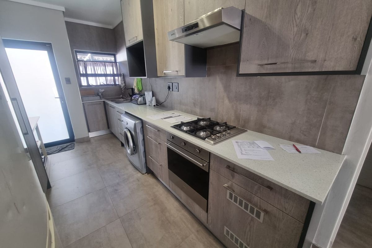 Ultra-modern, pet-friendly, ground floor apartment in Rynfield - Photo 5