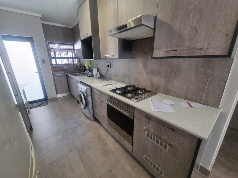 Ultra-modern, pet-friendly, ground floor apartment in Rynfield - Photo 5