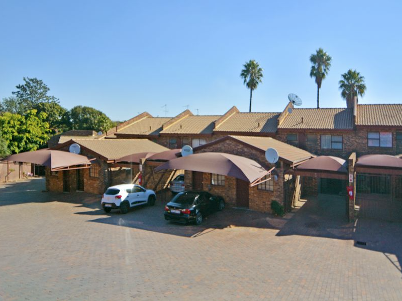 4-Bedroom Duplex Apartment – Hollyland, Bramley Park - Photo 10