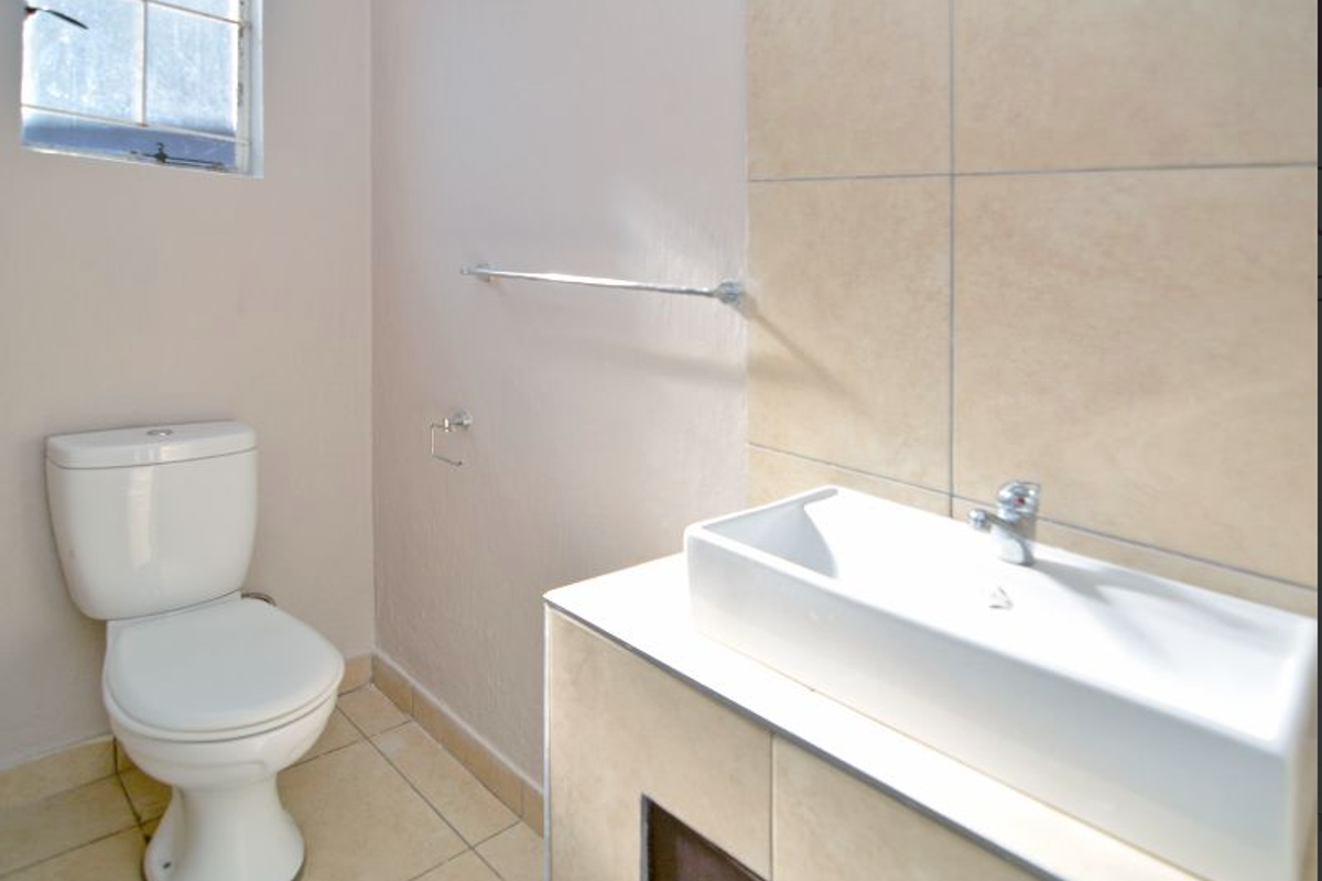 4-Bedroom Duplex Apartment – Hollyland, Bramley Park - Photo 5