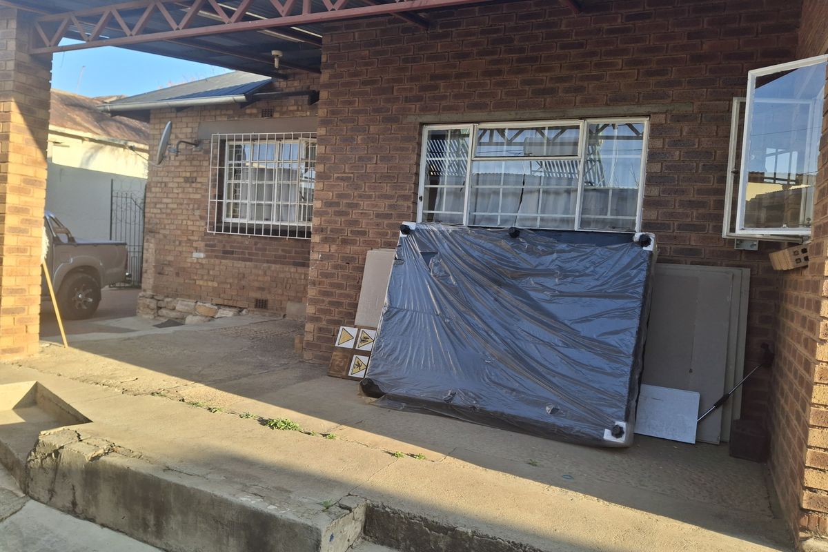 Spacious 4-Bedroom Home with Income Potential & Modern Comforts - Photo 4