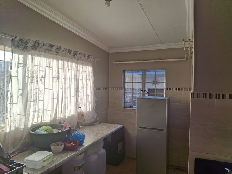 Spacious 4-Bedroom Home with Income Potential & Modern Comforts - Photo 5