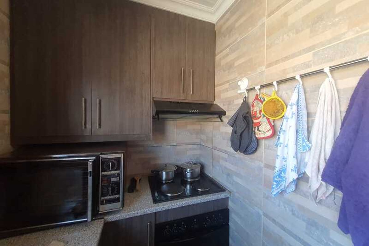 Townhouse In A Secured Complex In SW 2 - Photo 4