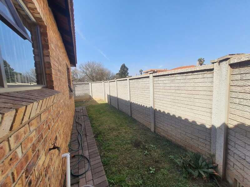 Townhouse In A Secured Complex In SW 2 - Photo 2