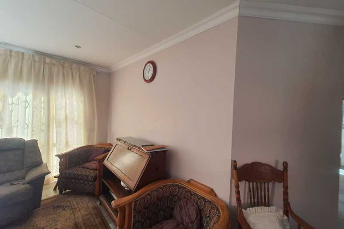 Townhouse In A Secured Complex In SW 2 - Photo 3