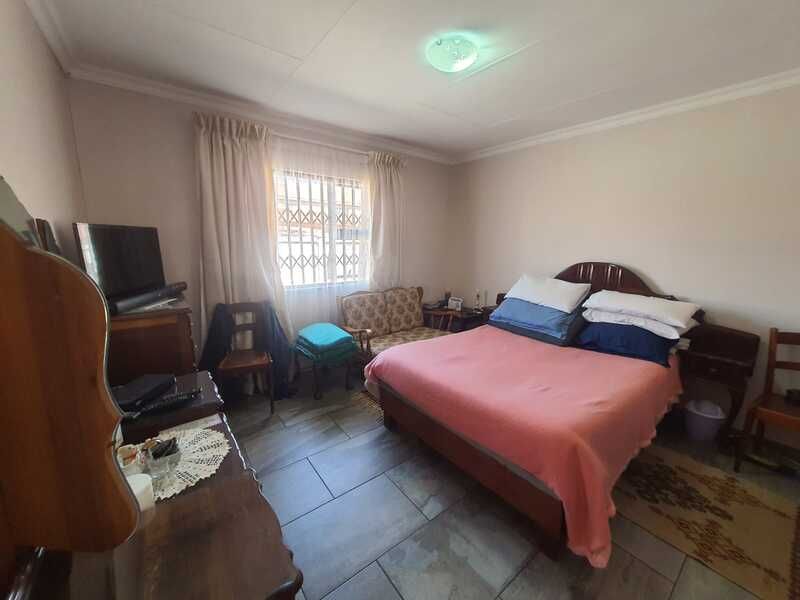 Townhouse In A Secured Complex In SW 2 - Photo 10