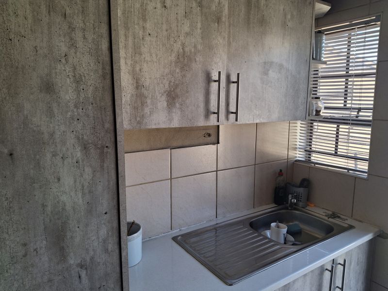 Spacious Family Home for Sale in Clayville - Midrand Village - Photo 10