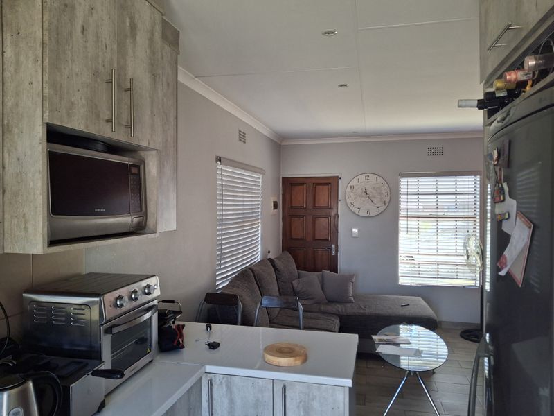 Spacious Family Home for Sale in Clayville - Midrand Village - Photo 7