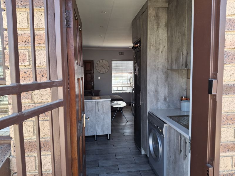 Spacious Family Home for Sale in Clayville - Midrand Village - Photo 6