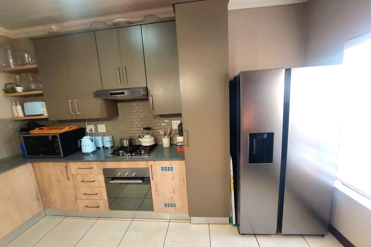 Superb 3 Bedroom House Montana - Photo 2