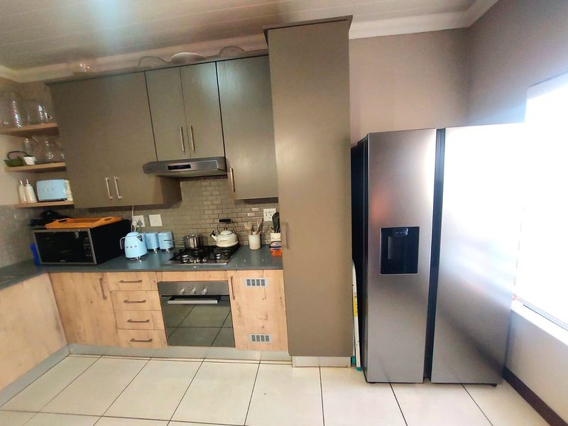 Superb 3 Bedroom House Montana - Photo 2