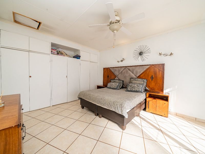 Live, Relax & Earn – 4-Bedroom Home with 6 Outside Rooms - Photo 5