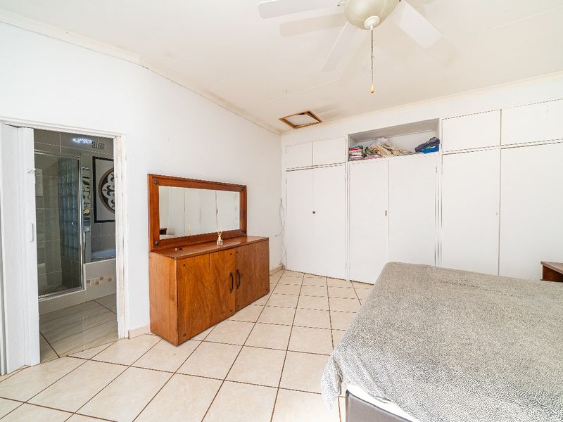 Live, Relax & Earn – 4-Bedroom Home with 6 Outside Rooms - Photo 10