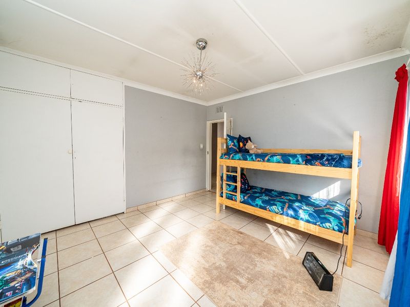 Live, Relax & Earn – 4-Bedroom Home with 6 Outside Rooms - Photo 6