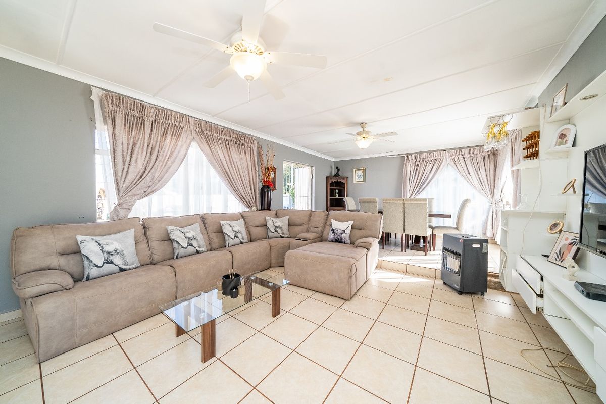 Live, Relax & Earn – 4-Bedroom Home with 6 Outside Rooms - Photo 4