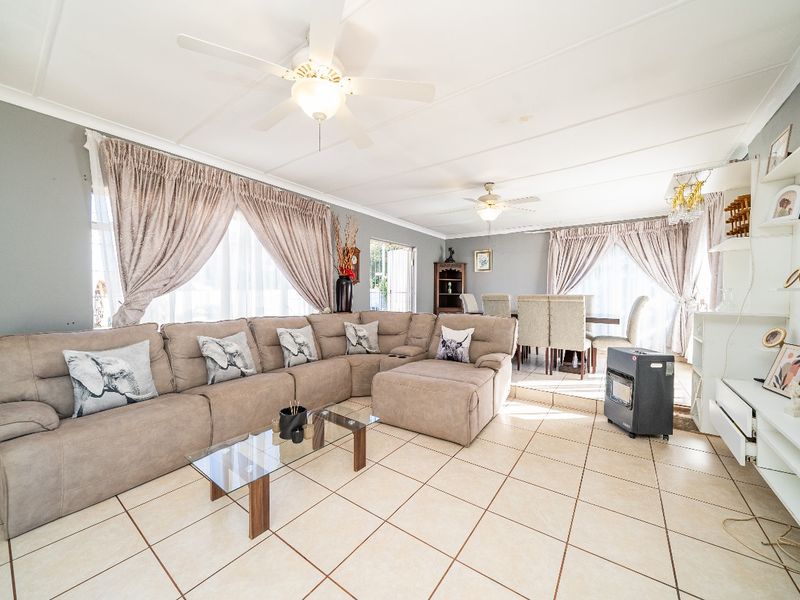 Live, Relax & Earn – 4-Bedroom Home with 6 Outside Rooms - Photo 4