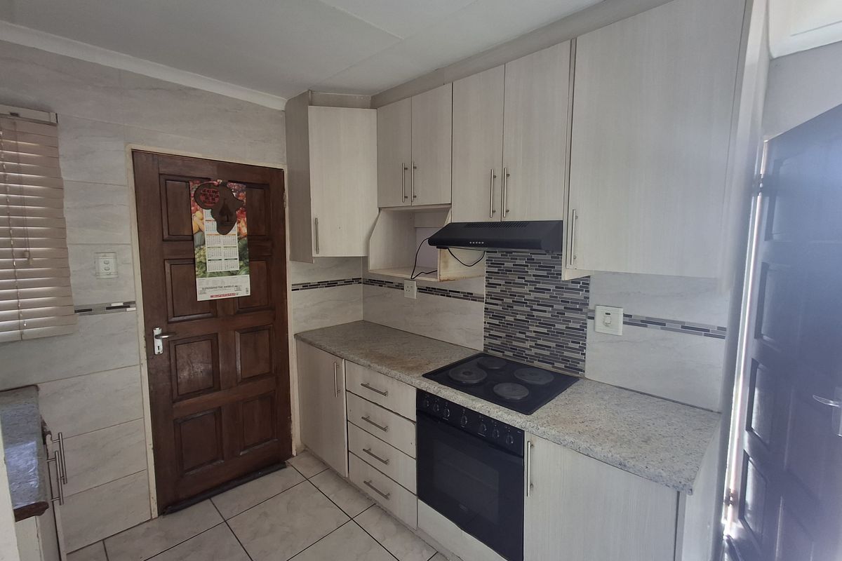 Beautiful 3-Bedroom House for Sale in Windmill Park, Ekurhuleni - Photo 5