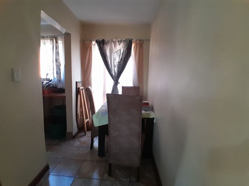 Modern Bachelor Apartment in Silver Lakes - Photo 3