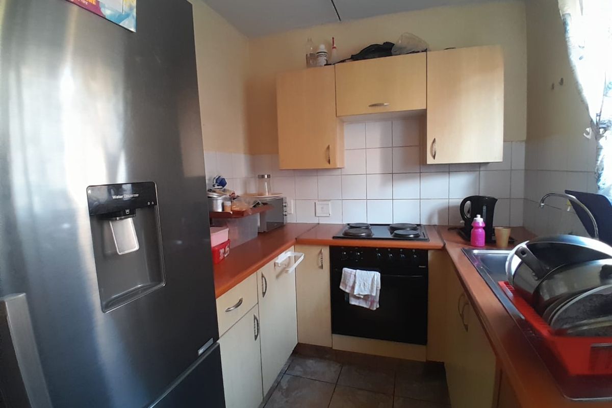 Modern Bachelor Apartment in Silver Lakes - Photo 2