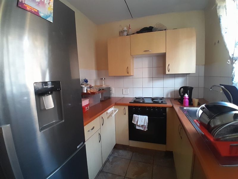 Modern Bachelor Apartment in Silver Lakes - Photo 2