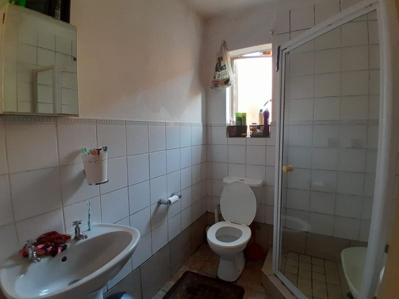 Modern Bachelor Apartment in Silver Lakes - Photo 8