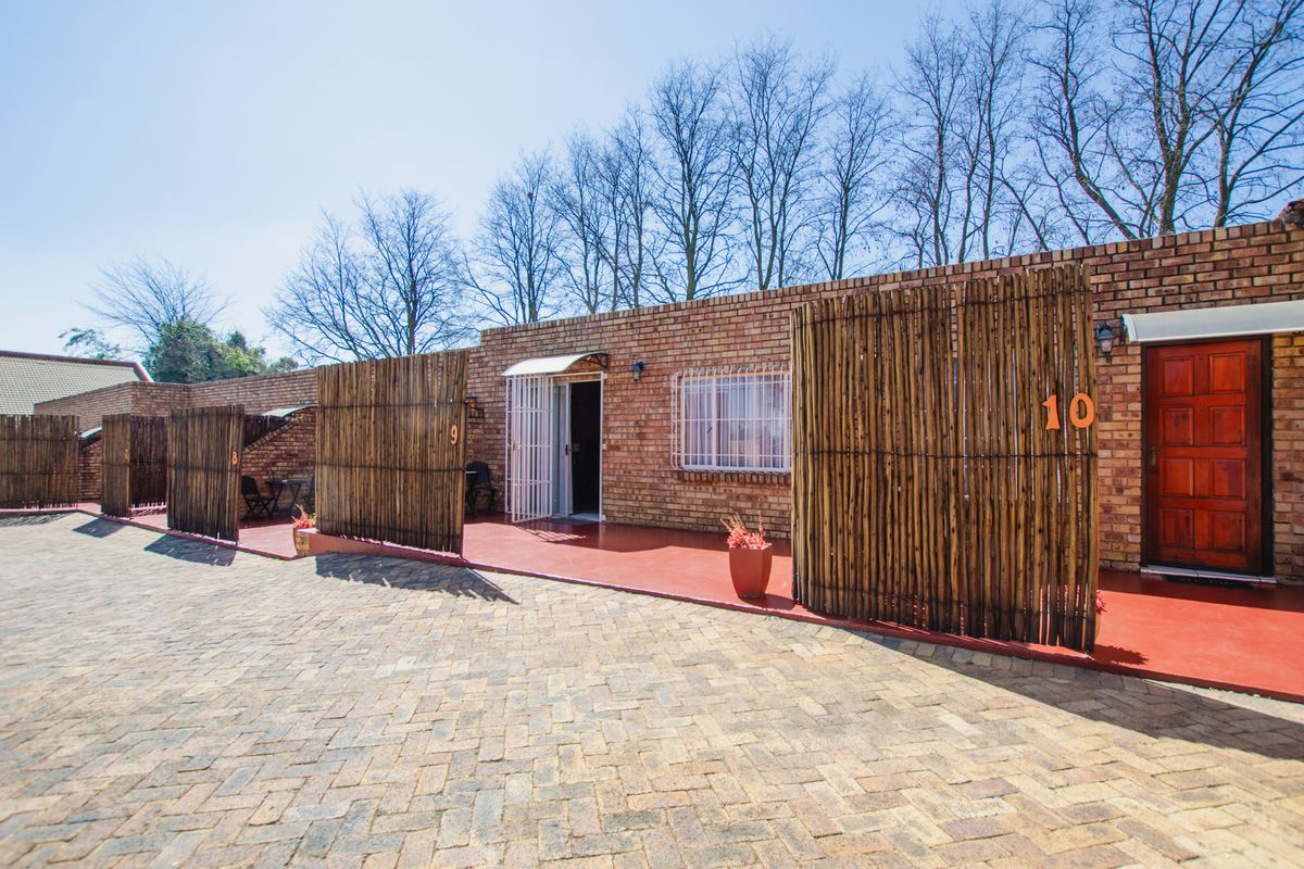 Guest House & Spa For Sale Benoni Small Farms - Photo 5