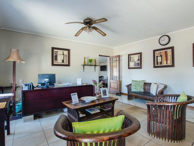 Guest House & Spa For Sale Benoni Small Farms - Photo 2