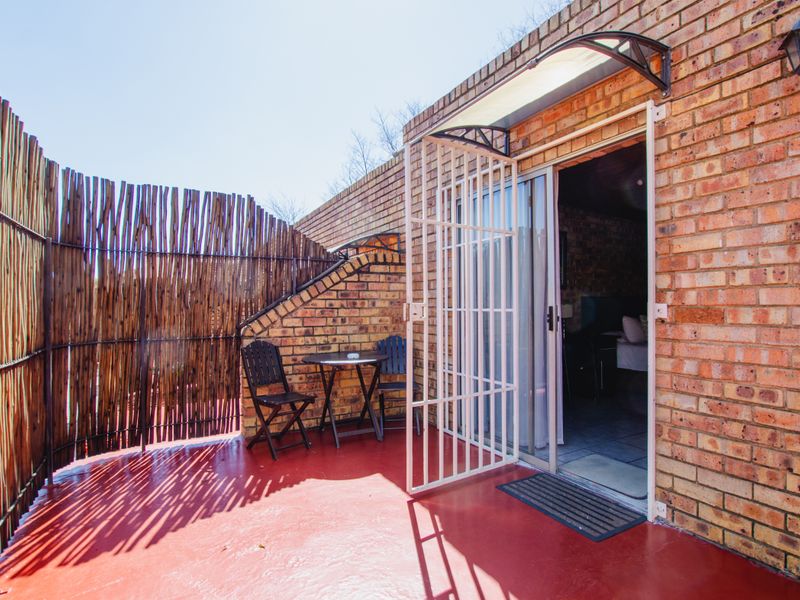 Guest House & Spa For Sale Benoni Small Farms - Photo 9