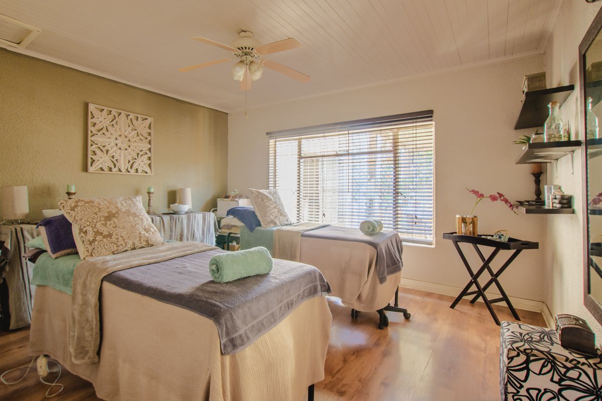 Guest House & Spa For Sale Benoni Small Farms - Photo 3