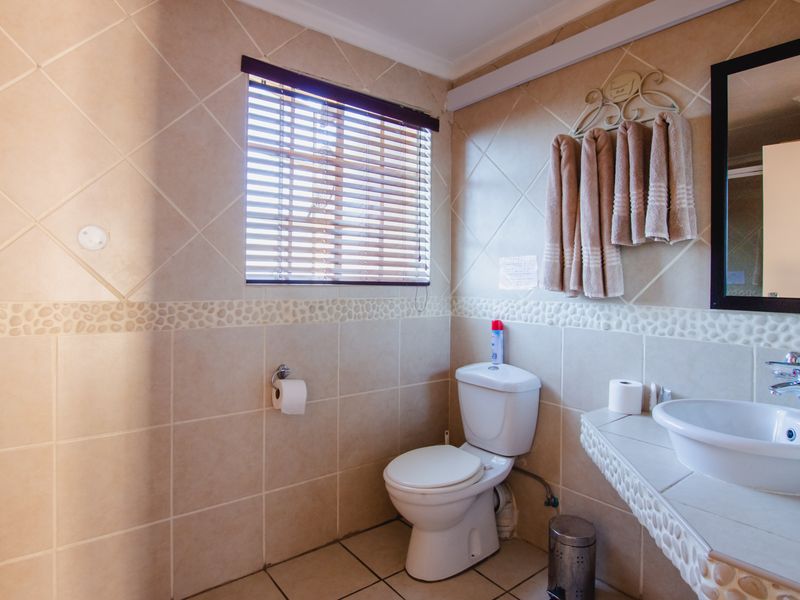 Guest House & Spa For Sale Benoni Small Farms - Photo 7