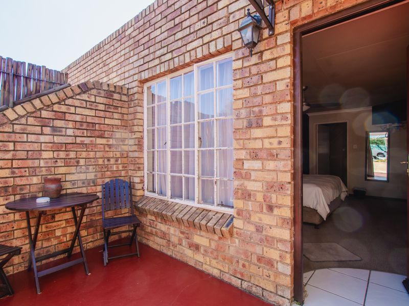 Guest House & Spa For Sale Benoni Small Farms - Photo 6