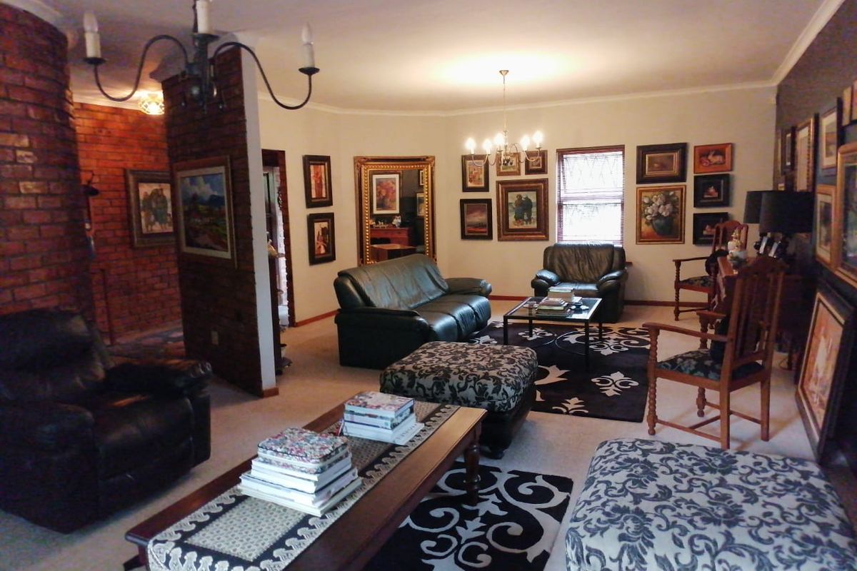 Stylish Facebrick Home in the Heart of Winterhoek Park - Photo 3