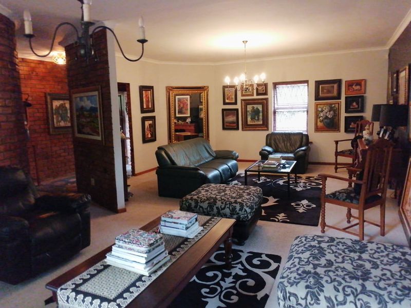 Stylish Facebrick Home in the Heart of Winterhoek Park - Photo 3