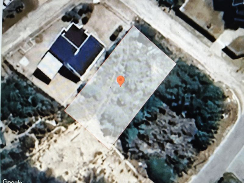 Well-Positioned Vacant Stand - Photo 5