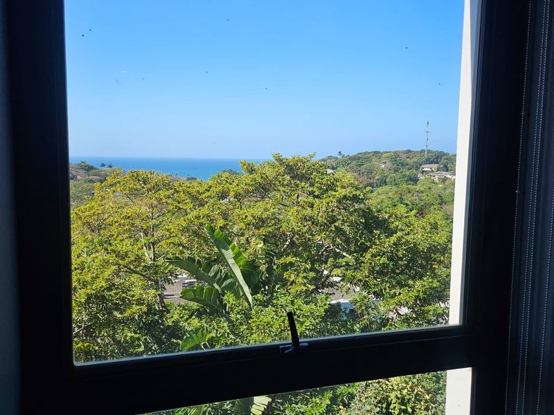 Modern 2-Bedroom Forest Apartment in Dunkirk Estate - Photo 10