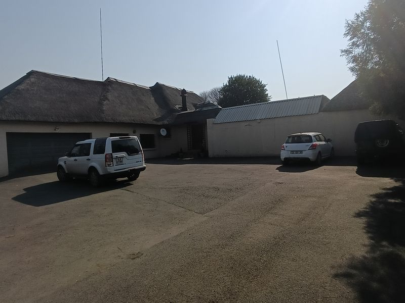 Charming 2.2-Hectare Retreat with Pool & Modern Comforts - Photo 3