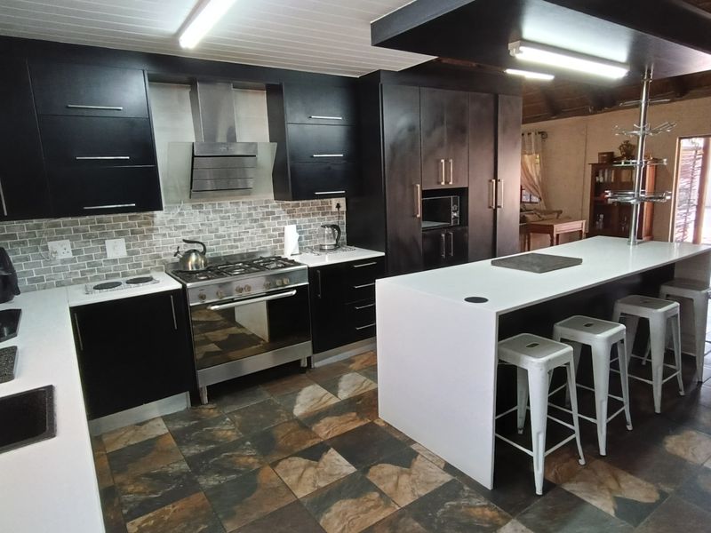 Charming 2.2-Hectare Retreat with Pool & Modern Comforts - Photo 8