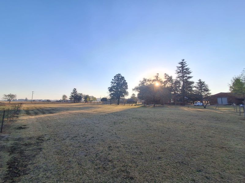 IMMACULATE 8HA HORSE RANCH ON THE OUTSKIRTS OF FALCON RIDGE WITH 4 WELL KEPT FLATLETS - Photo 2