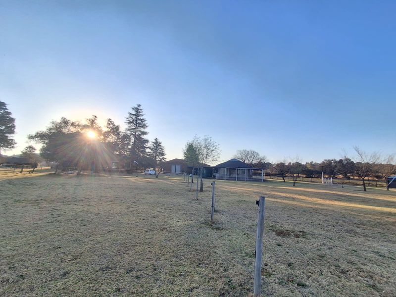 IMMACULATE 8HA HORSE RANCH ON THE OUTSKIRTS OF FALCON RIDGE WITH 4 WELL KEPT FLATLETS - Photo 3