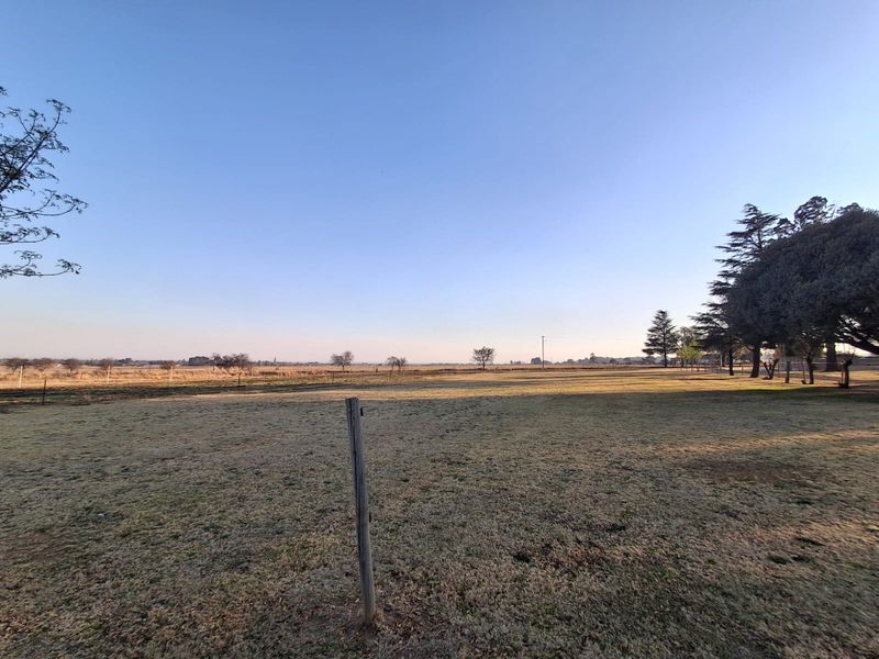 IMMACULATE 8HA HORSE RANCH ON THE OUTSKIRTS OF FALCON RIDGE WITH 4 WELL KEPT FLATLETS - Photo 6