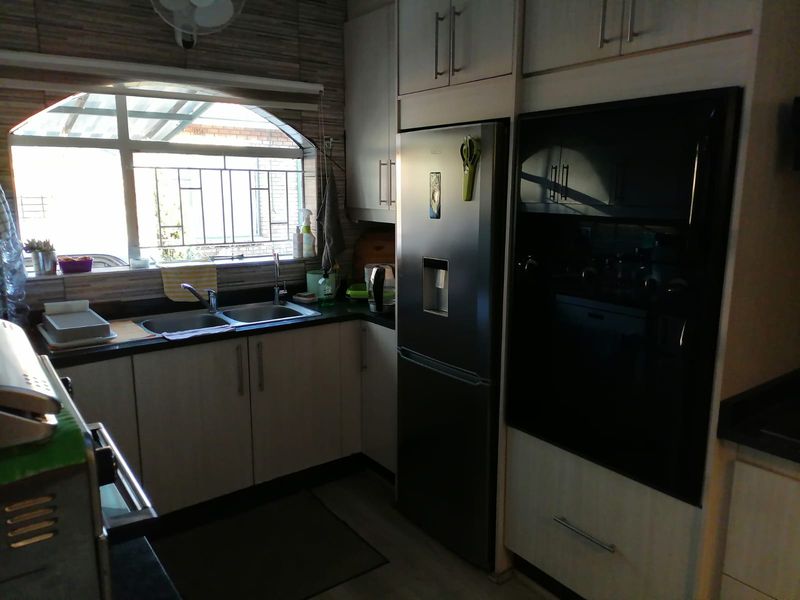 Stunning 3 bedroom,2 bathroom Townhouse in Dalpark Ext1,Brakpan - Photo 10