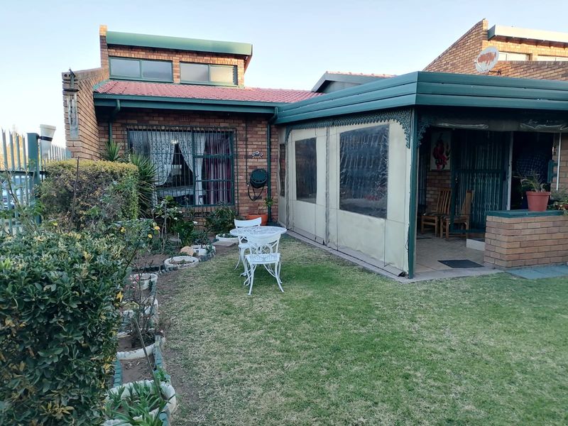 Stunning 3 bedroom,2 bathroom Townhouse in Dalpark Ext1,Brakpan - Photo 6