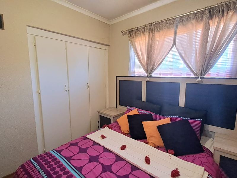 LOVELY 2 BEDROOM APARTNENT UP FOR GRABS - Photo 9