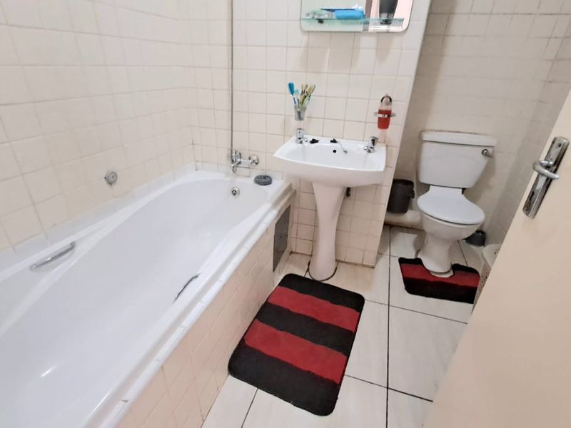 LOVELY 2 BEDROOM APARTNENT UP FOR GRABS - Photo 6