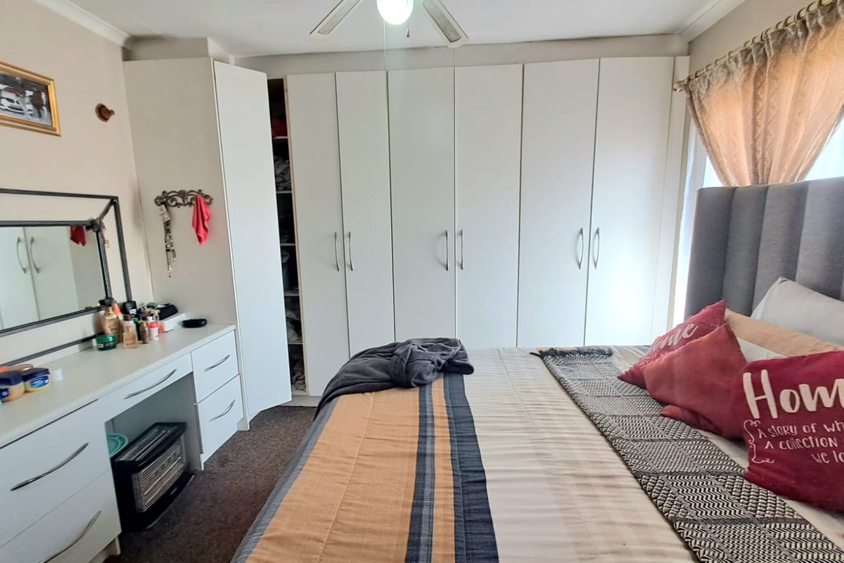 LOVELY 2 BEDROOM APARTNENT UP FOR GRABS - Photo 4