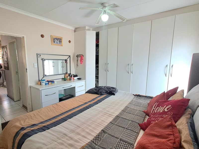 LOVELY 2 BEDROOM APARTNENT UP FOR GRABS - Photo 5